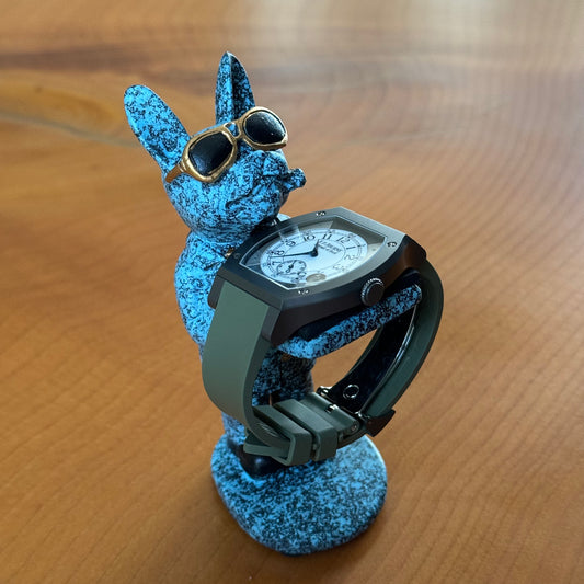 Bulldog watch holder displaying a watch with a green strap – Artisan Watch Co.